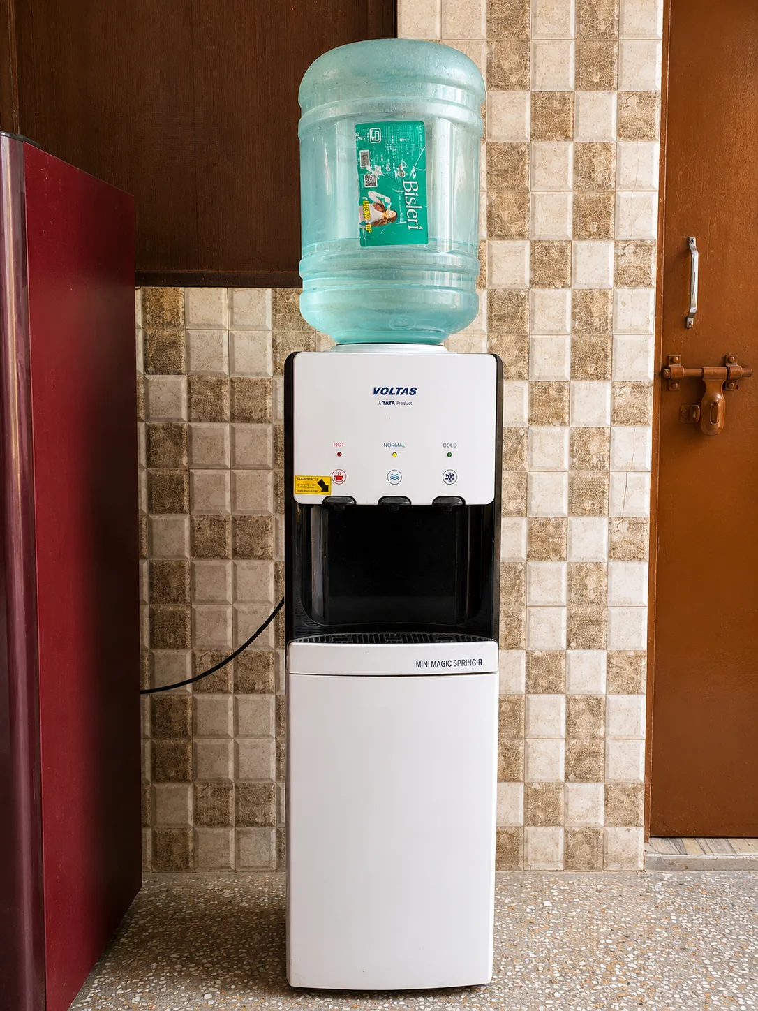 Voltas hot and cold RO water dispenser at Duhomes boys PG Kamla Nagar